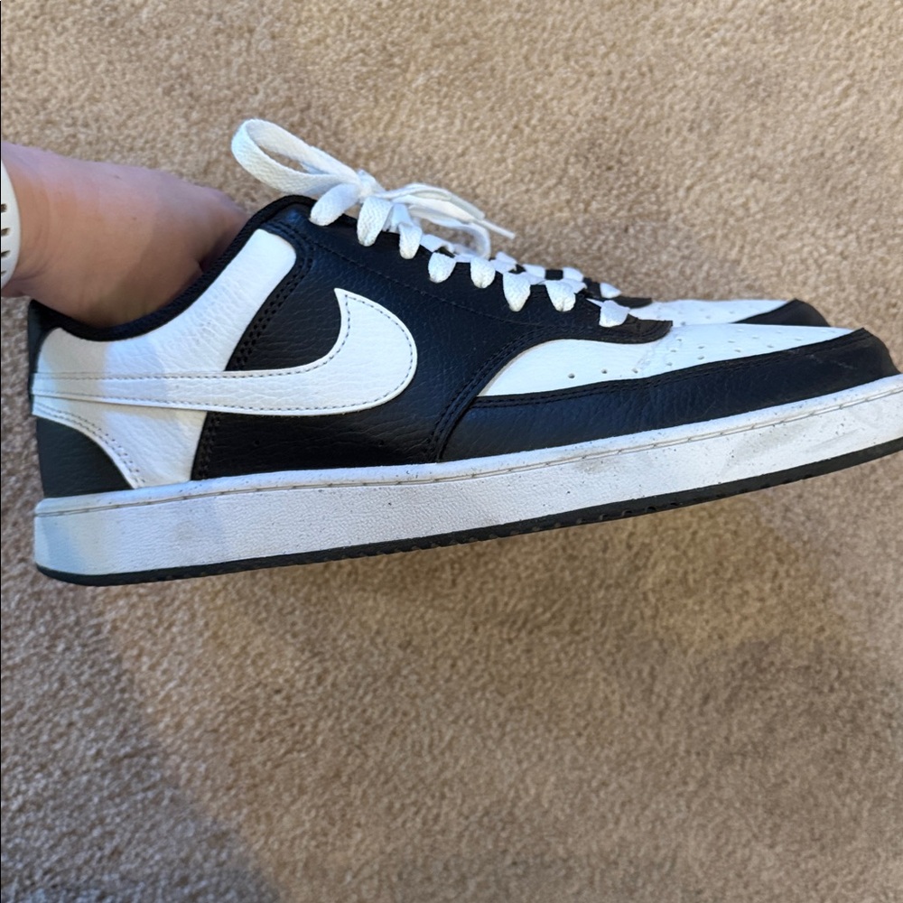 Nike Black and White Women's Sneakers